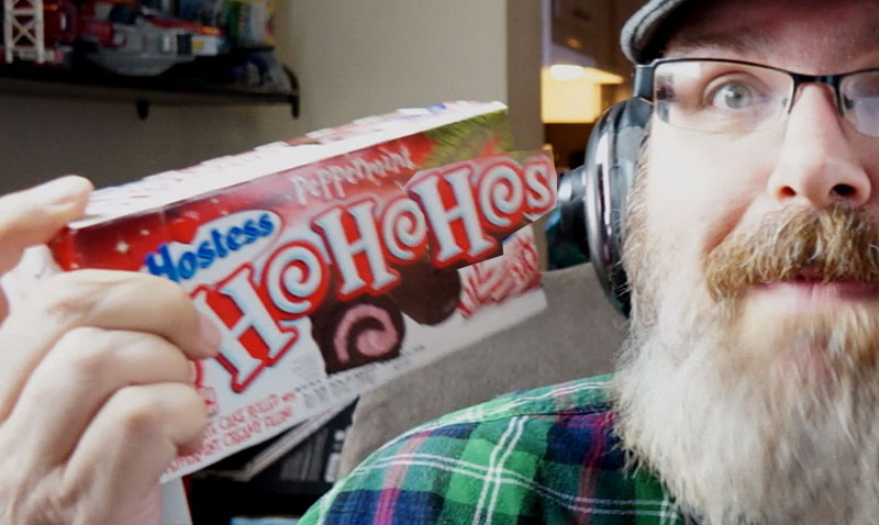 Illustration for article titled Snacktaku Versus The Hostess Holiday Mint Snack Cakes